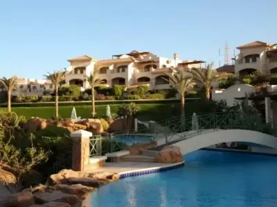 5 Bedrooms Properties For Sale in La Vista